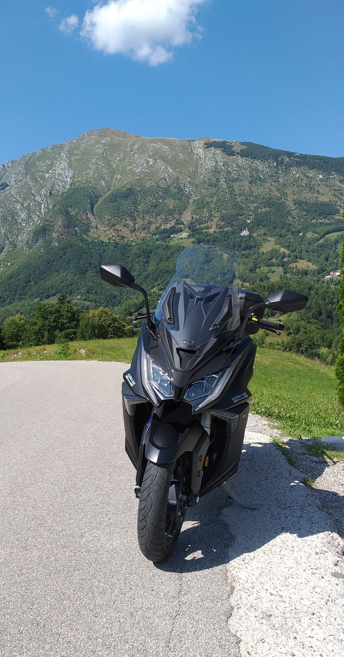 MaxiScooter.si Kymco AK550 04